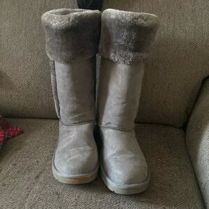 Women’s boots size 6